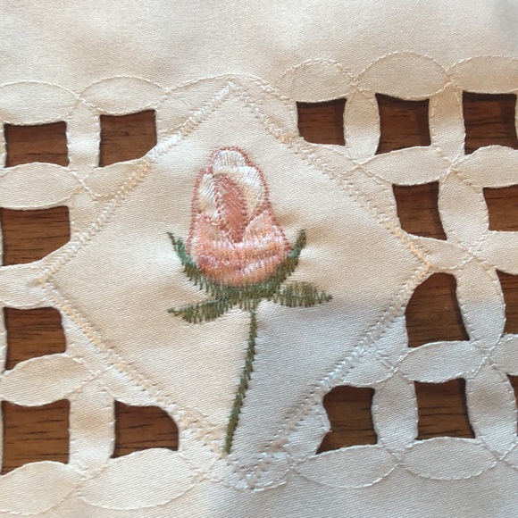 Table Runner - Picture 7 of 8